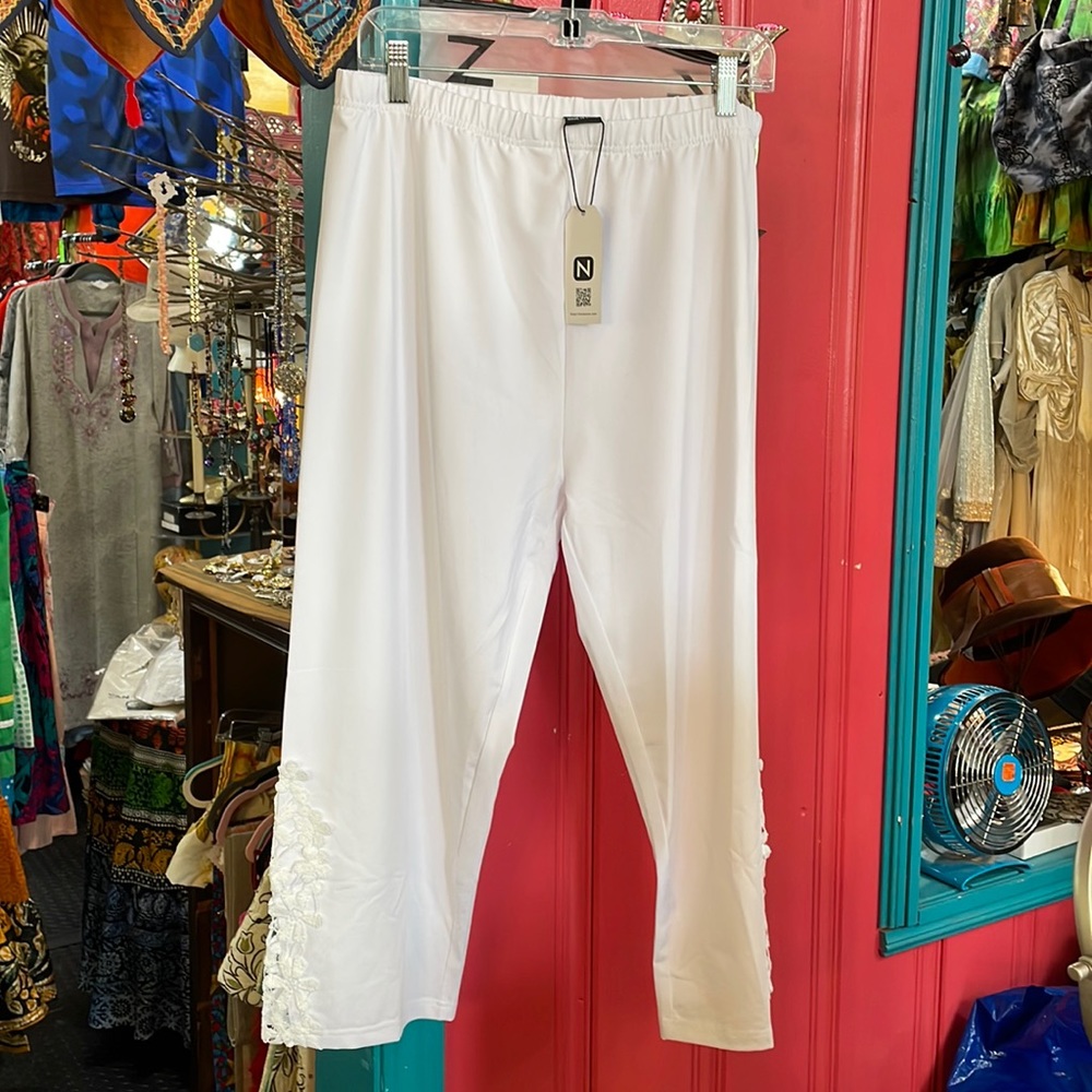 Nora Cora white pants. NWT